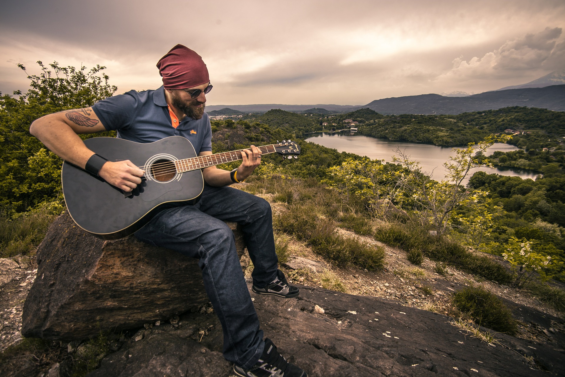 guitarist-407212_1920.jpg