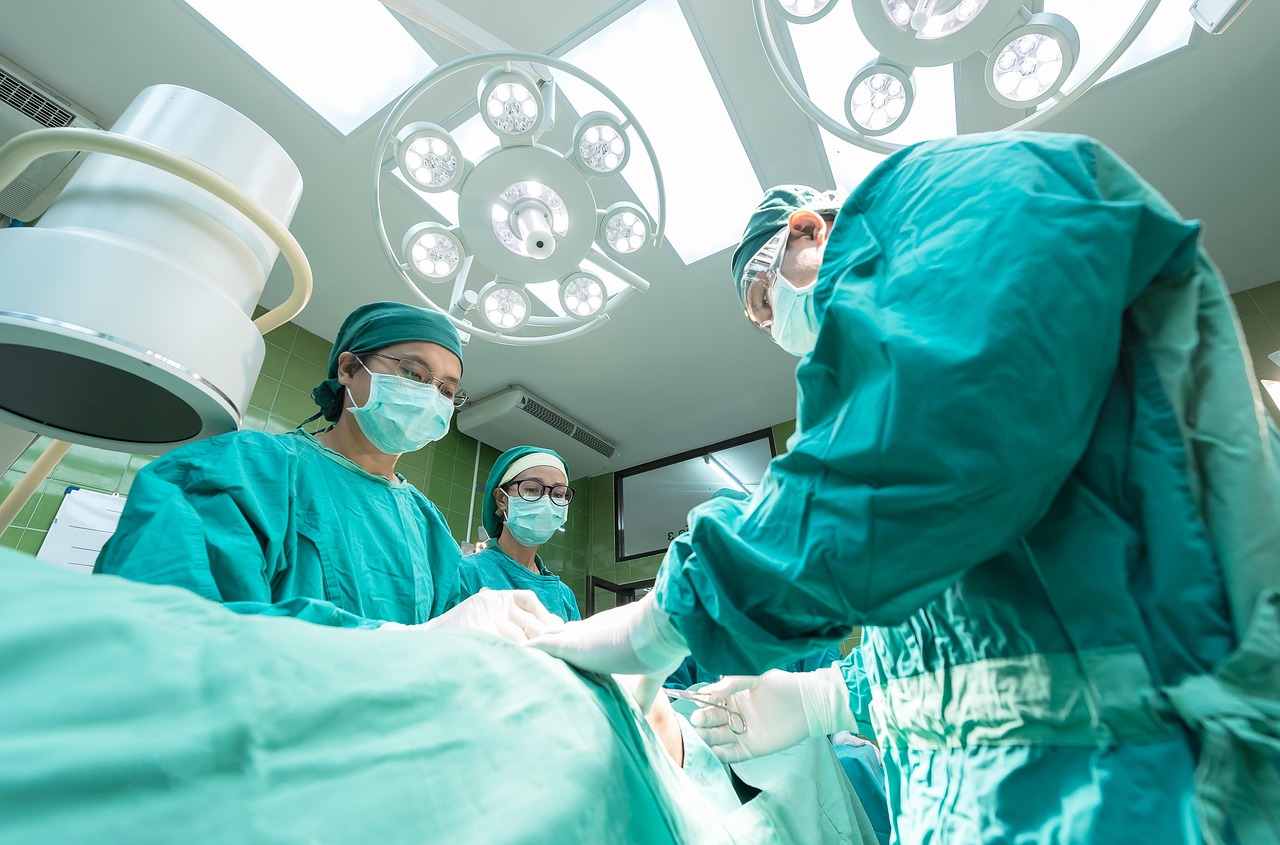 surgery-g0de1dfa27_1280.jpg